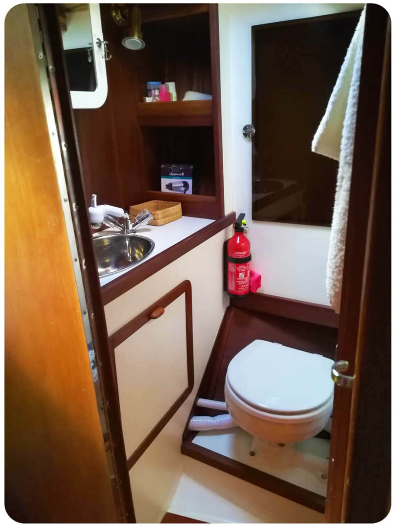 Il bagno di prua della barca